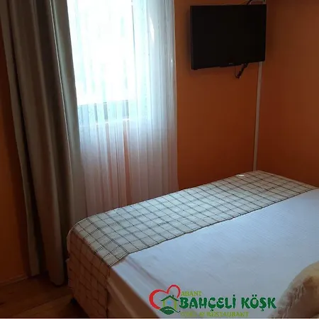 Abant Bahceli Kosk Akcaalan